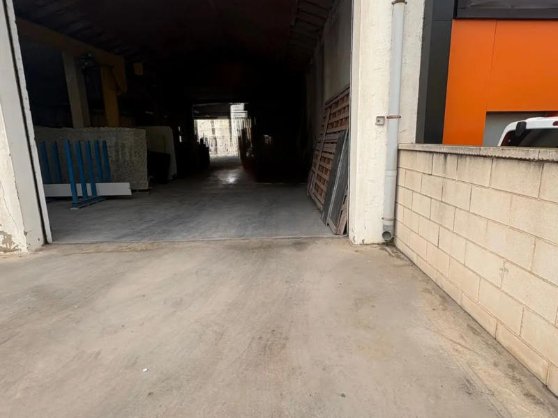 Nave Industrial y Terreno en Venta - Santa Pola
