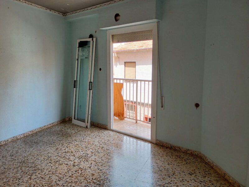 🏠 Piso amplio de 111 m² en venta en Elda, Alicante – Ubicación céntrica y excelentes comunicaciones