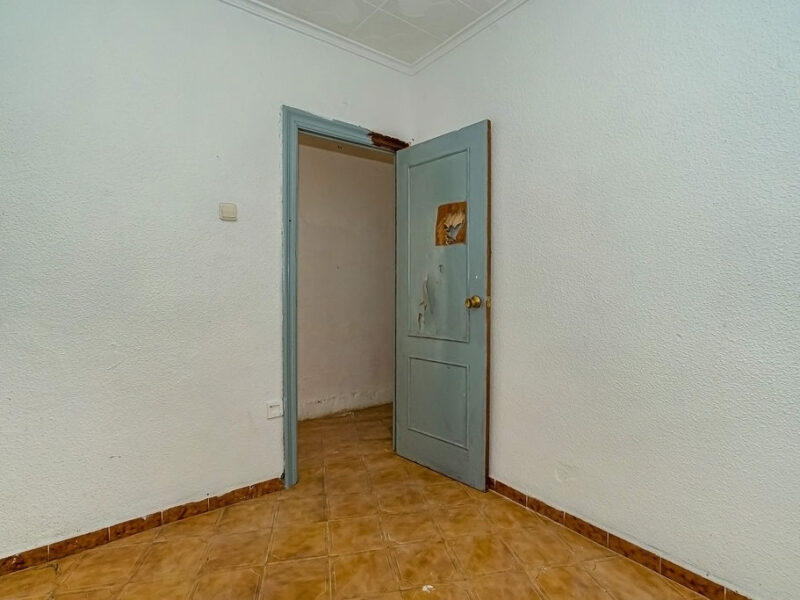 🏡 Piso en venta de 4 dormitorios en Elda, Alicante – Ubicación con todos los servicios y excelentes comunicaciones