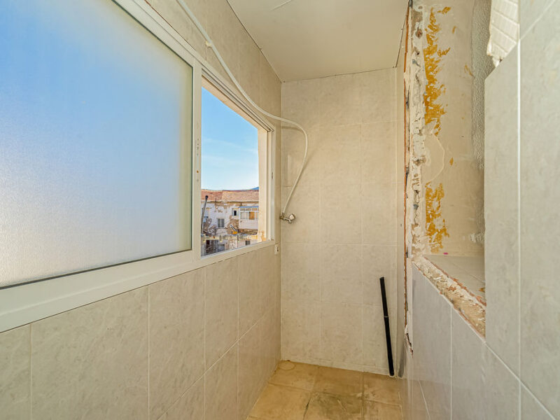 🏡 Piso en venta de 4 dormitorios en Elda, Alicante – Ubicación con todos los servicios y excelentes comunicaciones