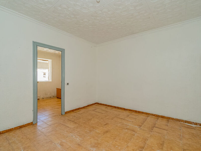 🏡 Piso en venta de 4 dormitorios en Elda, Alicante – Ubicación con todos los servicios y excelentes comunicaciones