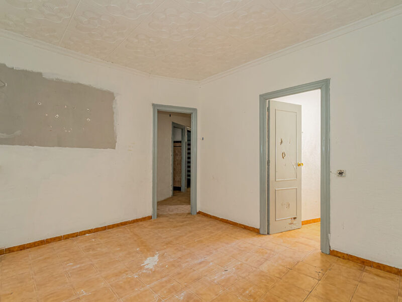🏡 Piso en venta de 4 dormitorios en Elda, Alicante – Ubicación con todos los servicios y excelentes comunicaciones