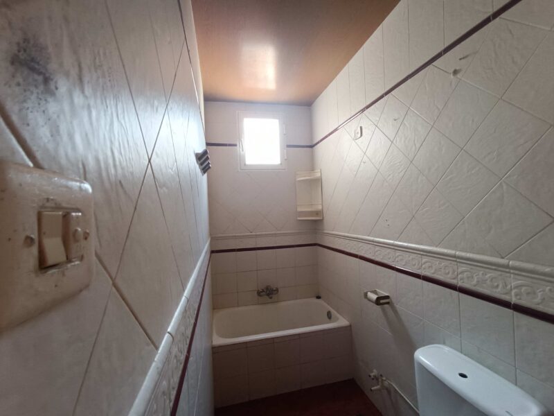 🏡 Casa adosada en venta en Beniarbeig (Alicante) – 422 m² con patio y semisótano