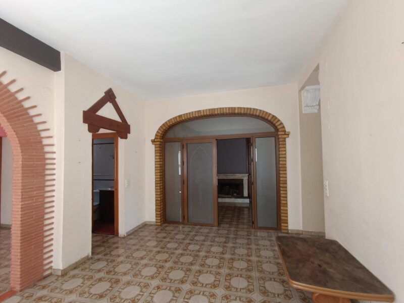 🏡 Casa adosada en venta en Beniarbeig (Alicante) – 422 m² con patio y semisótano