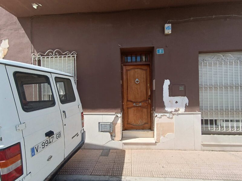 🏡 Casa adosada en venta en Beniarbeig (Alicante) – 422 m² con patio y semisótano