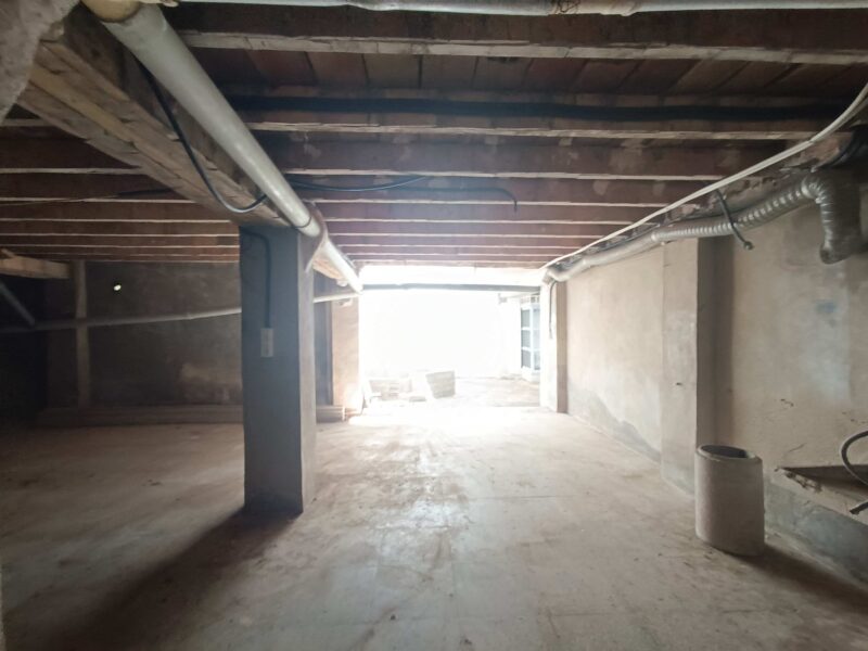 🏡 Casa adosada en venta en Beniarbeig (Alicante) – 422 m² con patio y semisótano