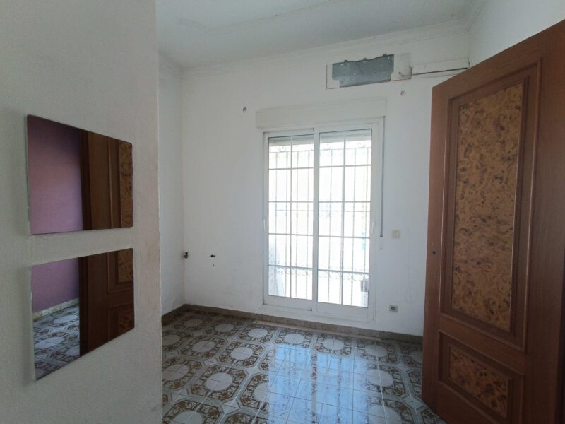 🏡 Casa adosada en venta en Beniarbeig (Alicante) – 422 m² con patio y semisótano