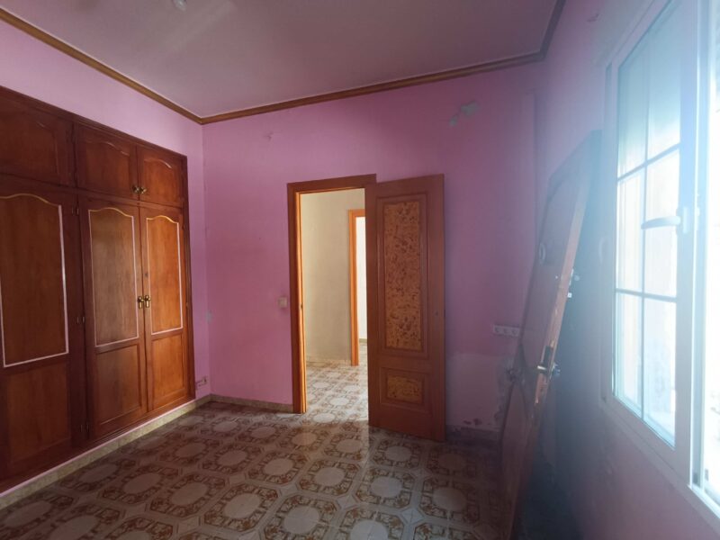 🏡 Casa adosada en venta en Beniarbeig (Alicante) – 422 m² con patio y semisótano