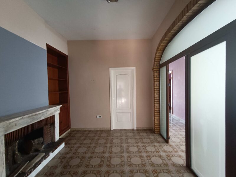 🏡 Casa adosada en venta en Beniarbeig (Alicante) – 422 m² con patio y semisótano